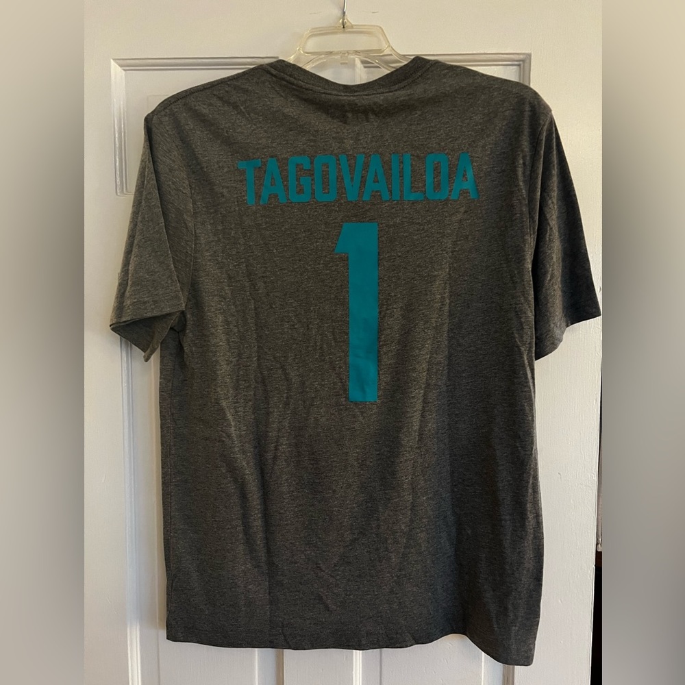 Miami Dolphin Tagovailoa Fanatics Large t-shirt